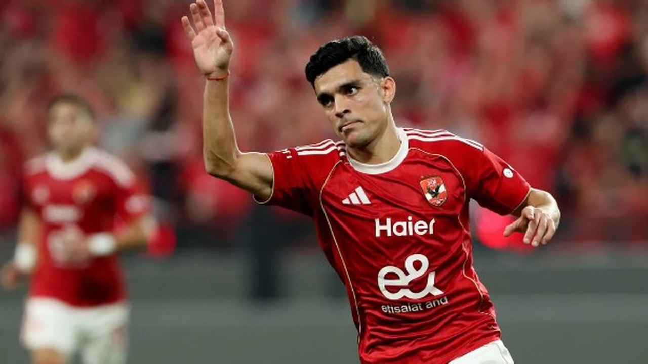 إصابة أشرف بن شرقي.. وطبيب الأهلي يوضح تفاصيل حالته الصحية